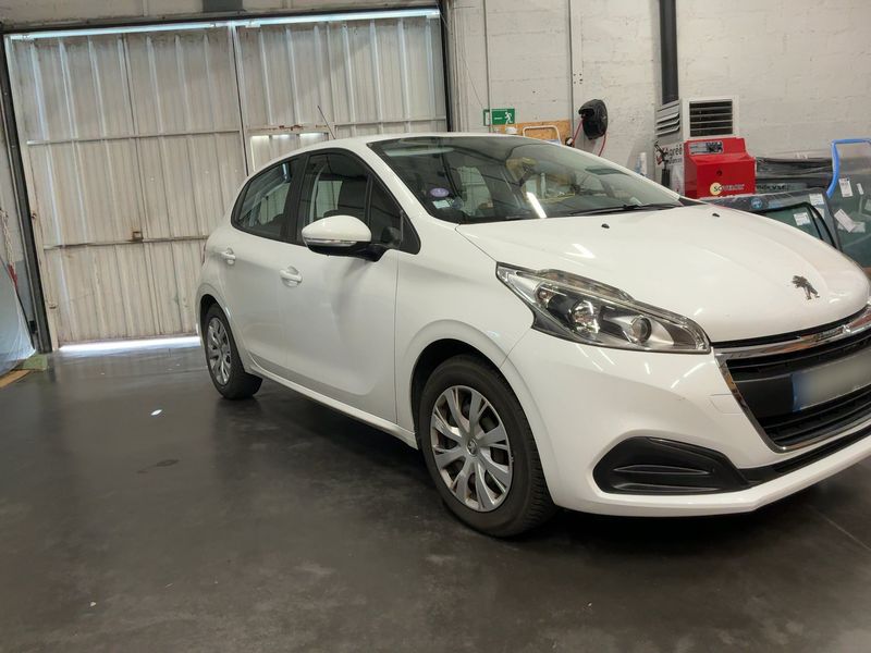 Peugeot 208 1.2 e-VTi Active 2017 – снимка 12