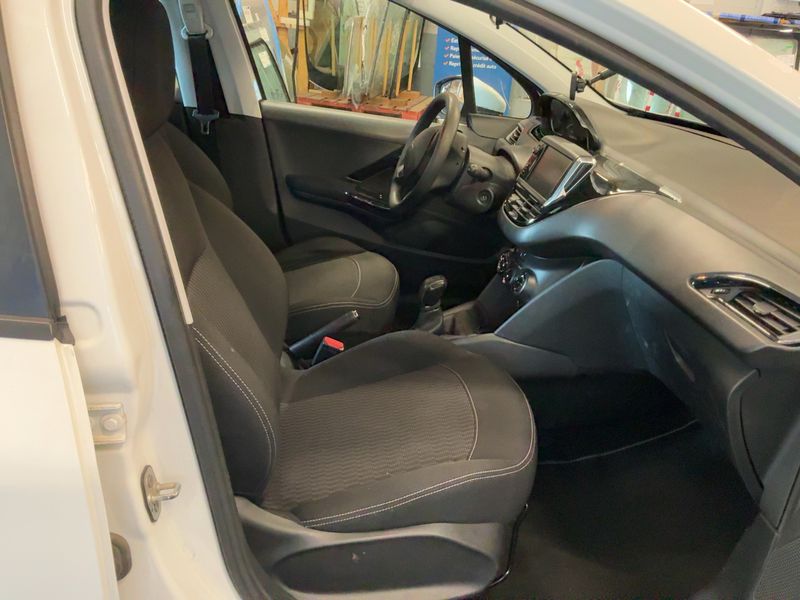 Peugeot 208 1.2 e-VTi Active 2017 – снимка 16
