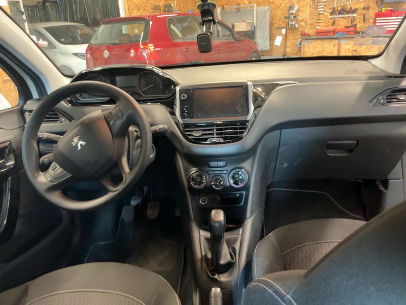 Peugeot 208 1.2 e-VTi Active 2017 – снимка 17