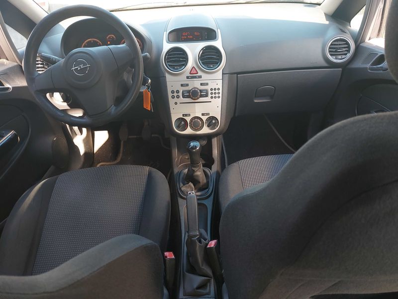 Opel Corsa 1.3 CDTI Essentia 2009 – снимка 11