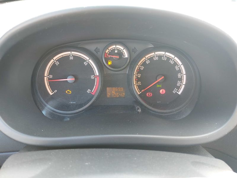 Opel Corsa 1.3 CDTI Essentia 2009 – снимка 12