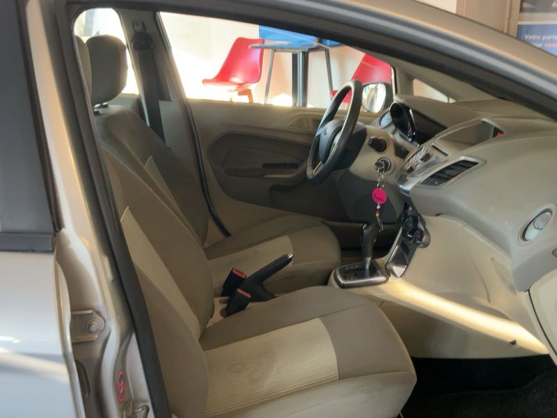 Ford Fiesta 1.4 Trend 2010 – снимка 16