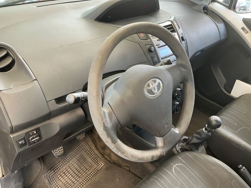 Toyota Yaris 1.4 D-4D Connect 2011 – снимка 34