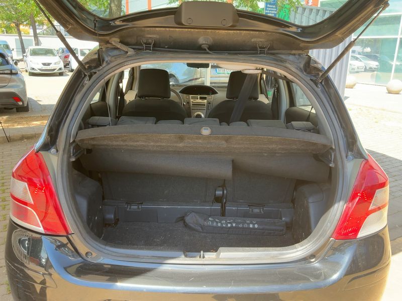 Toyota Yaris 1.4 D-4D Connect 2011 – снимка 15