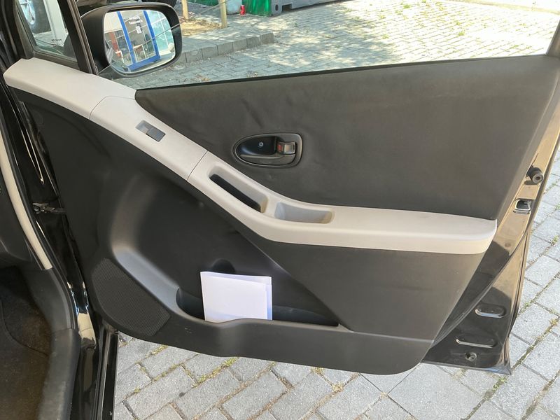 Toyota Yaris 1.4 D-4D Connect 2011 – снимка 31