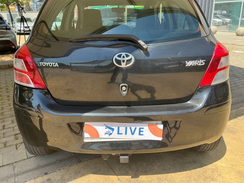 Toyota Yaris 1.4 D-4D Connect 2011 – снимка 36