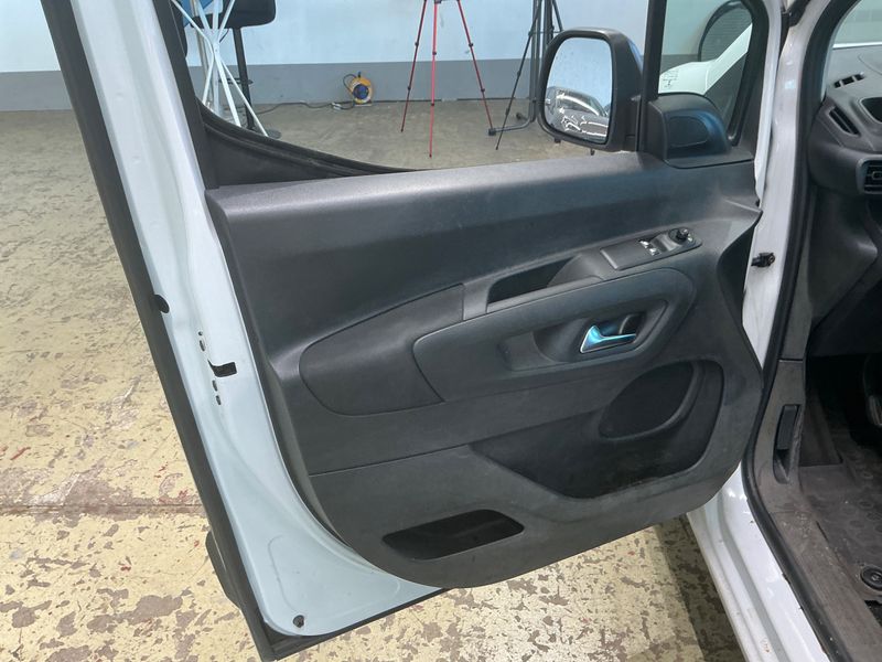 Opel Combo Life 1.5 CDTI Edition 2022 – снимка 33