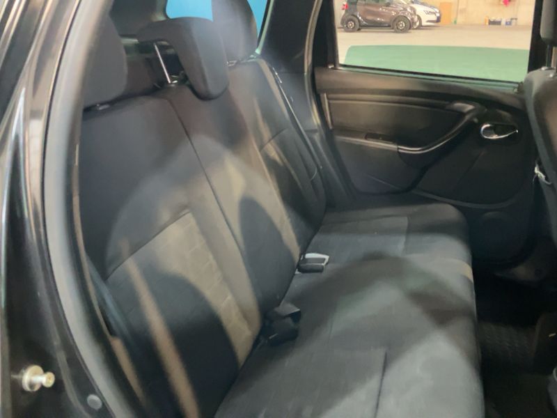 Dacia Duster 1.5 dCi Laureate 4x2 2014 – снимка 19