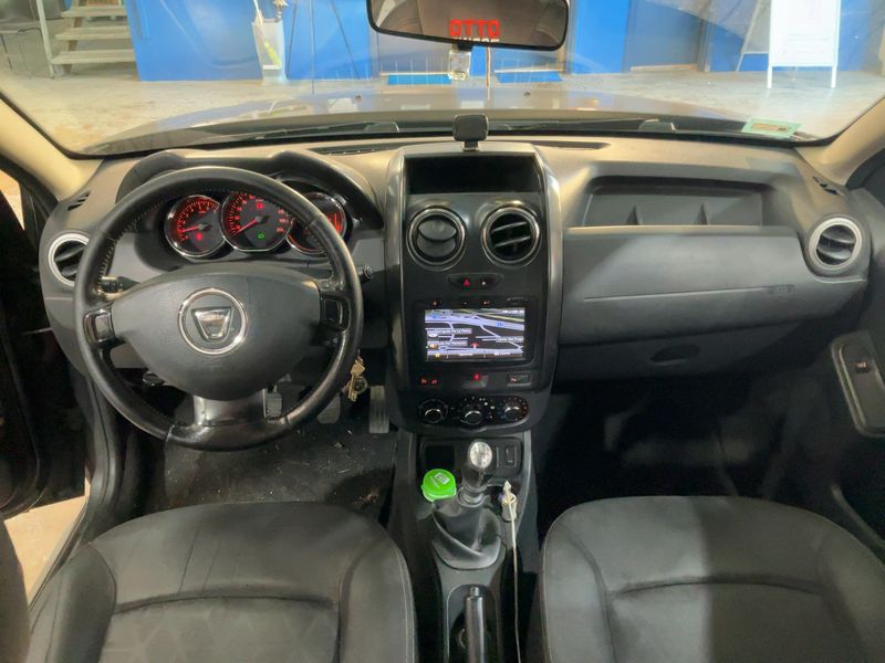 Dacia Duster 1.5 dCi Laureate 4x2 2014 – снимка 17