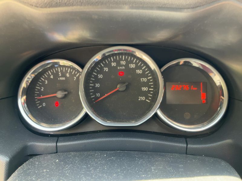 Dacia Duster 1.5 dCi Laureate 4x2 2014 – снимка 18