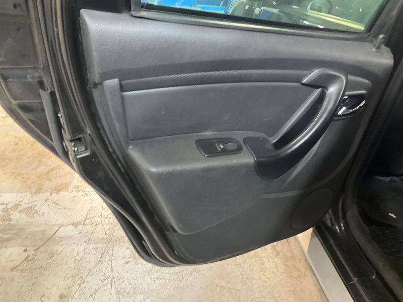 Dacia Duster 1.5 dCi Laureate 4x2 2014 – снимка 33