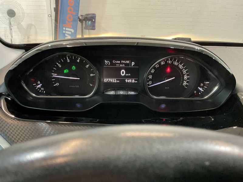 Peugeot 2008 1.2 PureTech Active 2016 – снимка 18
