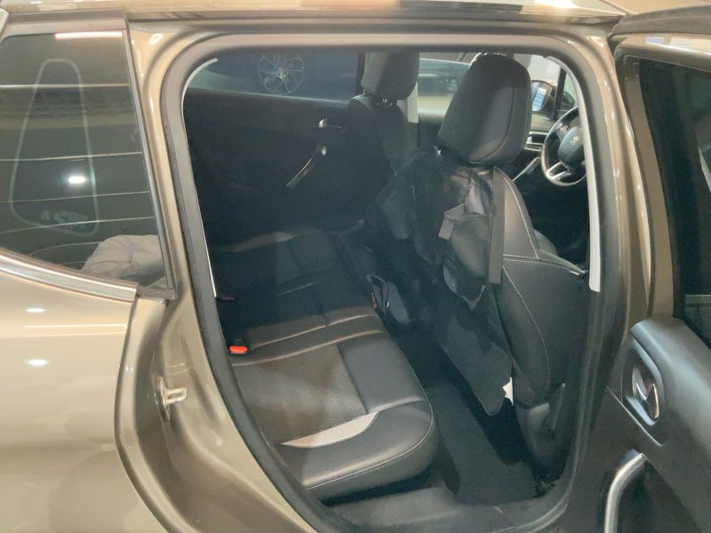 Peugeot 2008 1.2 PureTech Active 2016 – снимка 19