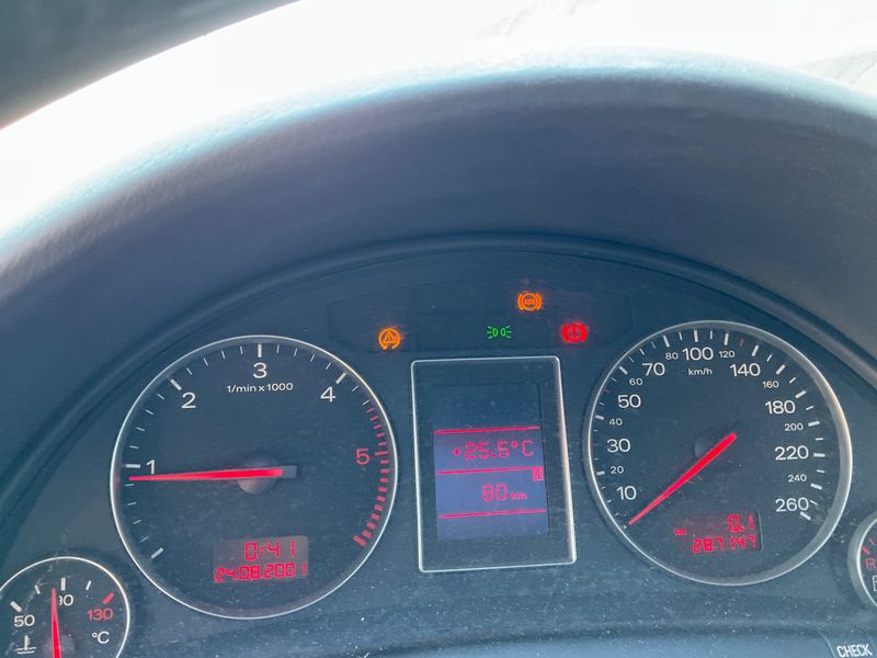 Audi A4 1.9 TDI 2002 – снимка 9