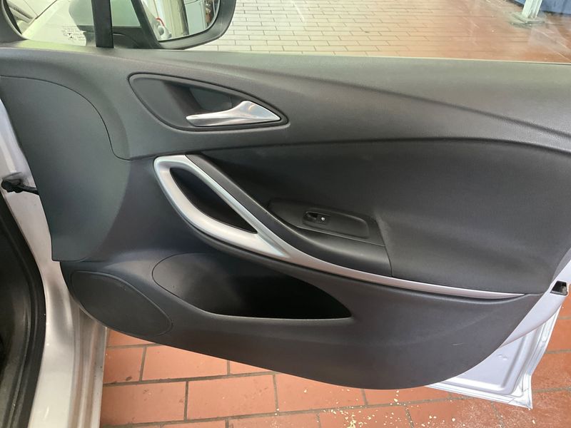 Opel Astra 1.6 CDTI DPF Edition Start/Stop 2019 – снимка 25