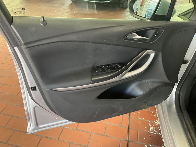 Opel Astra 1.6 CDTI DPF Edition Start/Stop 2019 – снимка 24