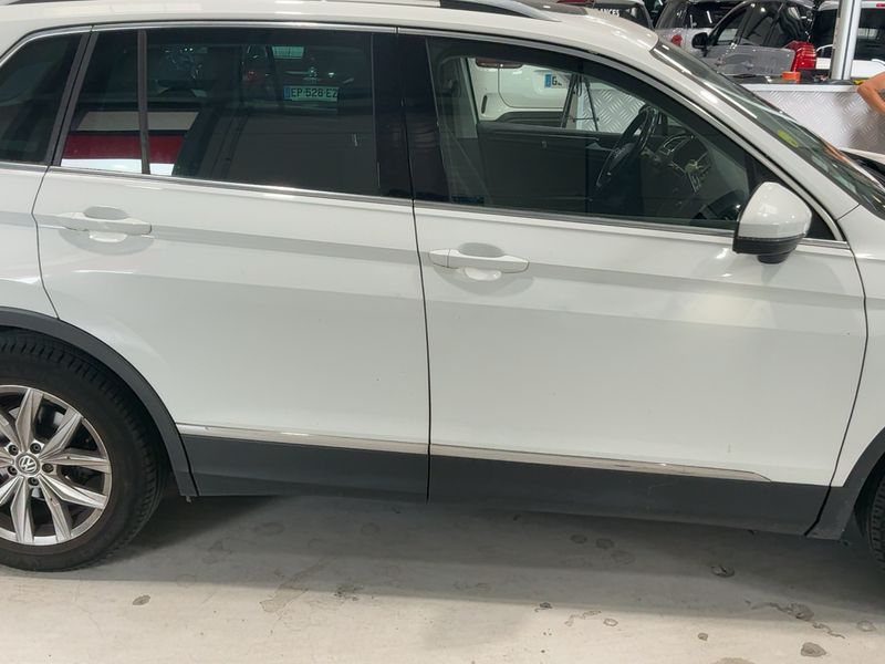 Volkswagen Tiguan 2.0 TDI Carat Exclusive BlueMotion Tech 2017 – снимка 10