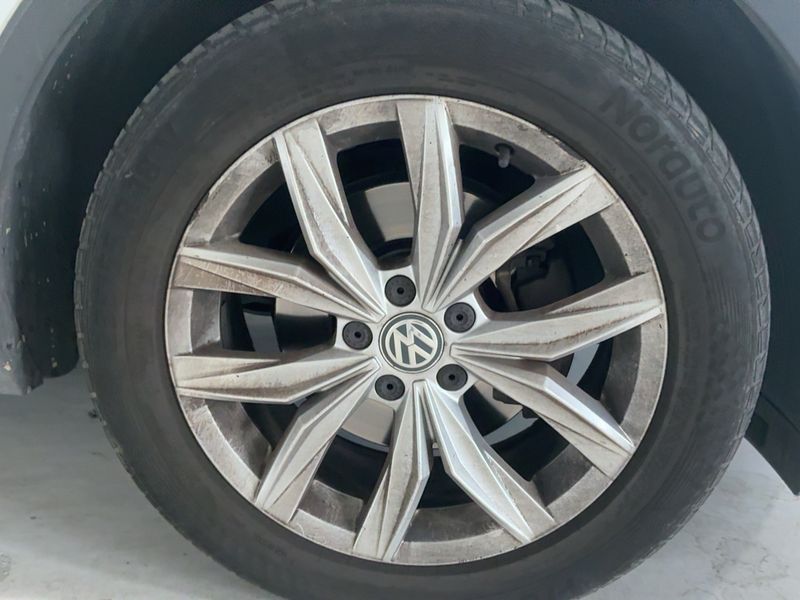 Volkswagen Tiguan 2.0 TDI Carat Exclusive BlueMotion Tech 2017 – снимка 11