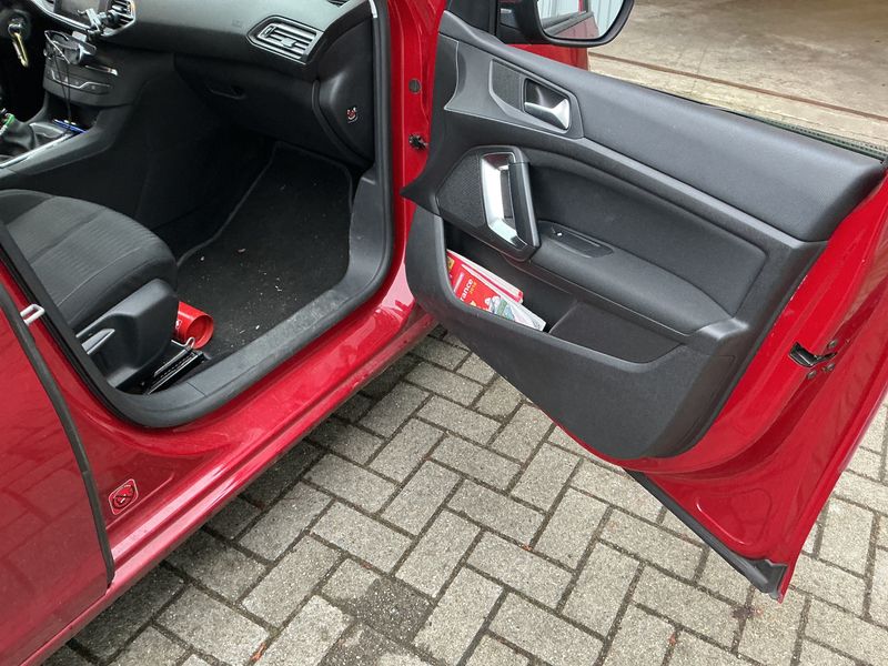 Peugeot 308 1.6 e-HDi 2015 – снимка 29