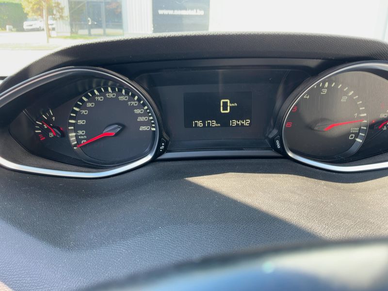 Peugeot 308 1.6 e-HDi 2015 – снимка 13