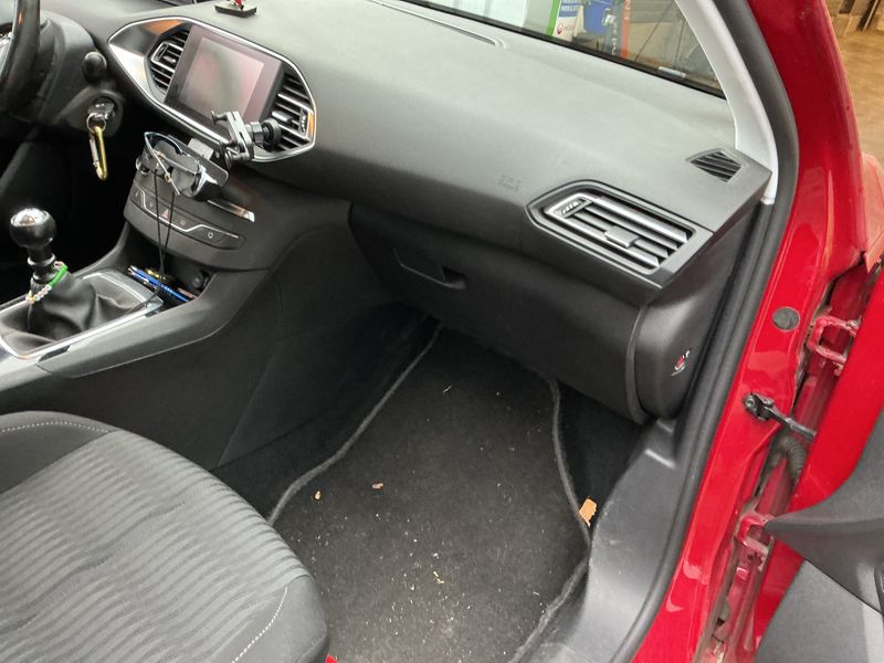 Peugeot 308 1.6 e-HDi 2015 – снимка 28