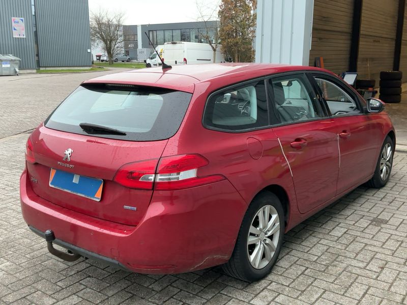 Peugeot 308 1.6 e-HDi 2015 – снимка 6