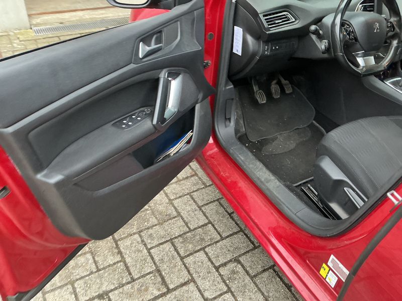 Peugeot 308 1.6 e-HDi 2015 – снимка 33
