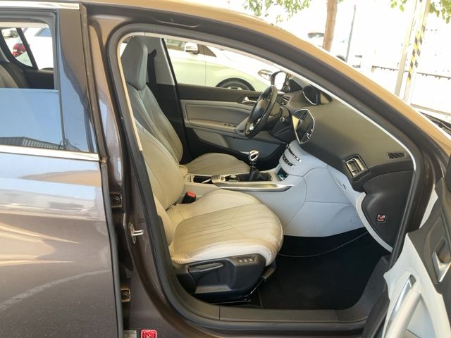 Peugeot 308 1.6 e-HDi Allure 2014 – снимка 16