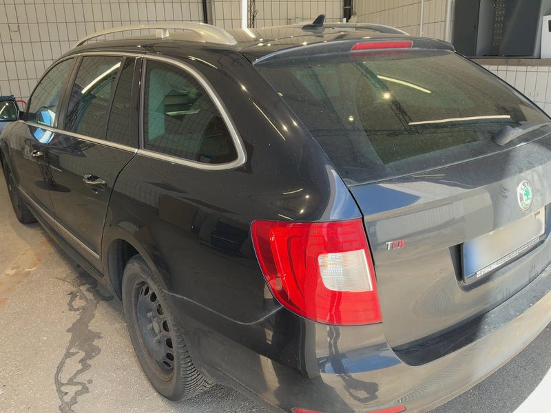 Skoda Superb 2.0 TDI Elegance 2013 – снимка 6