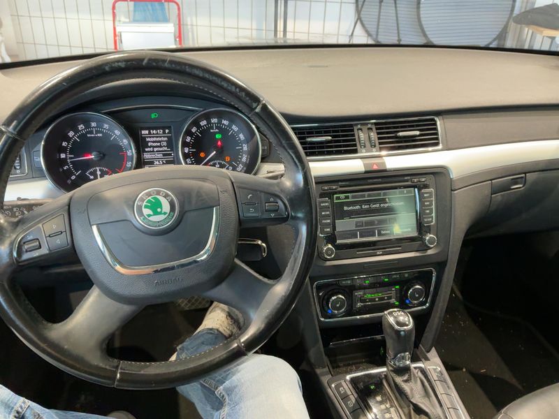 Skoda Superb 2.0 TDI Elegance 2013 – снимка 17