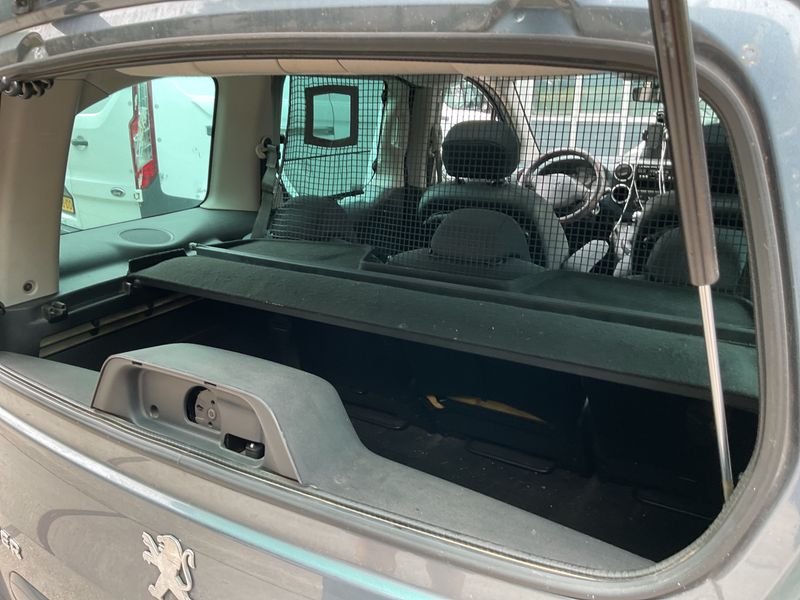 Peugeot Partner 1.6 Family 2010 – снимка на щета