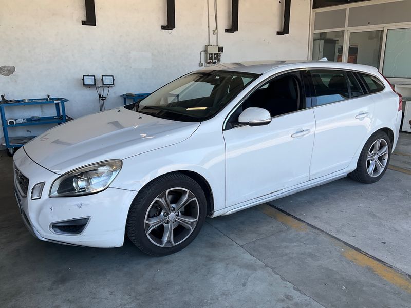 Volvo V60 2.0 D4 Momentum 2011 – снимка 1
