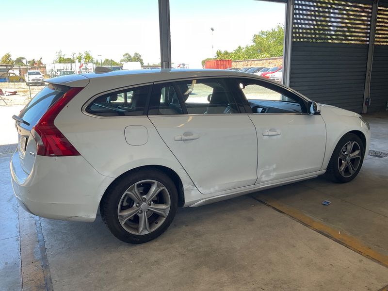 Volvo V60 2.0 D4 Momentum 2011 – снимка 2