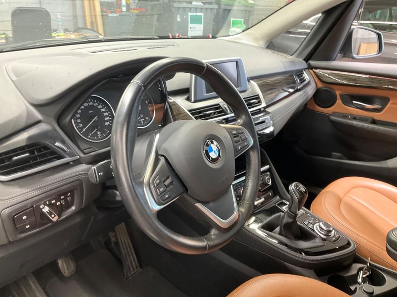 BMW 2er 220i Active Tourer Luxury Line 2015 – снимка 28