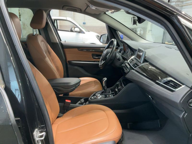 BMW 2er 220i Active Tourer Luxury Line 2015 – снимка 17