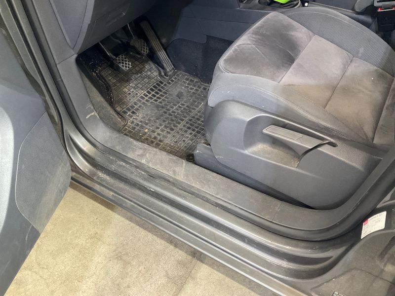 Volkswagen Touran 2.0 TDI Highline 2013 – снимка 37