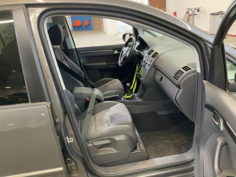Volkswagen Touran 2.0 TDI Highline 2013 – снимка 17