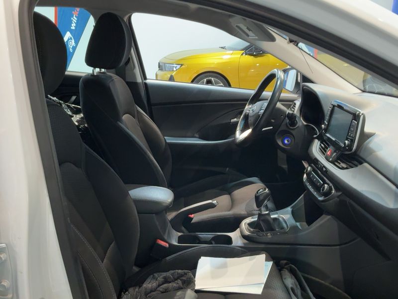 Hyundai i30 1.6 CRDi Trend 2020 – снимка 11