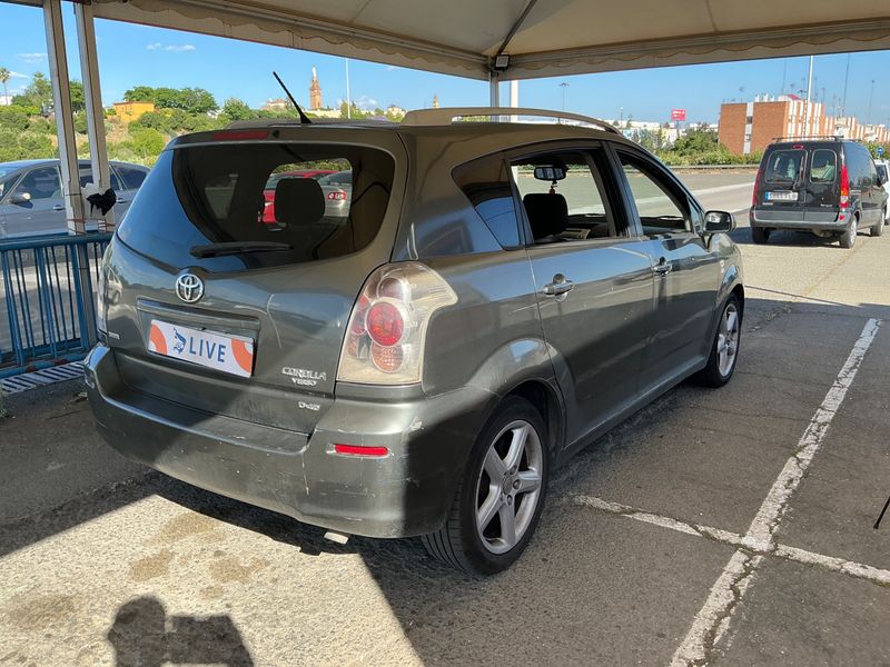 Toyota Corolla Verso 2.2 D-4D D-Cat Sol 2006 – снимка 2