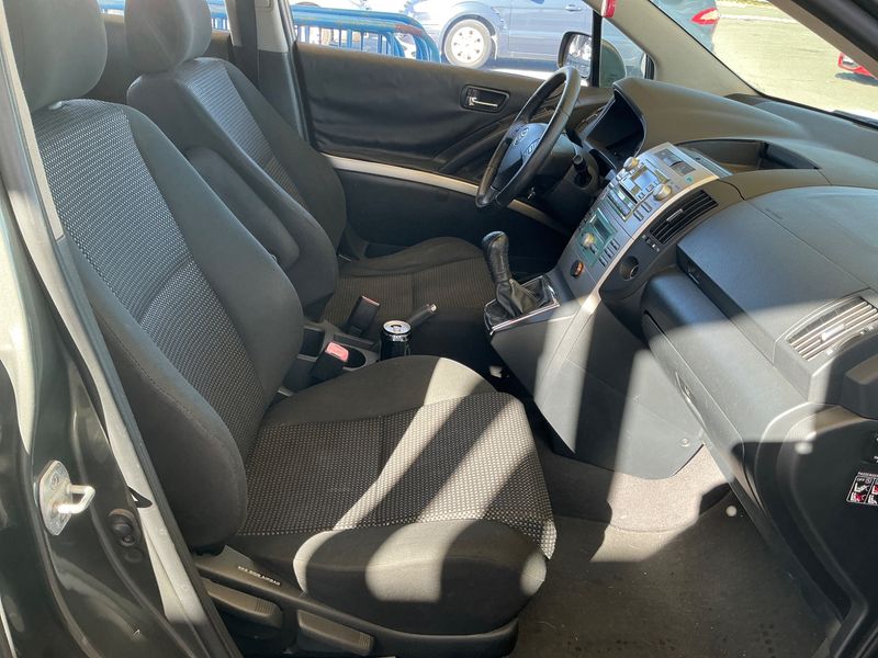 Toyota Corolla Verso 2.2 D-4D D-Cat Sol 2006 – снимка 3