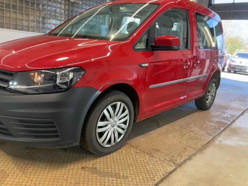Volkswagen Caddy 2.0 TDI Trendline 4Motion BlueMotion Tech 2017 – снимка 2