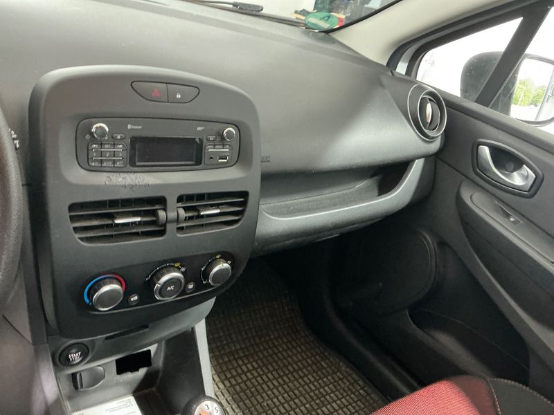 Renault Clio 1.2 Life 2016 – снимка 29