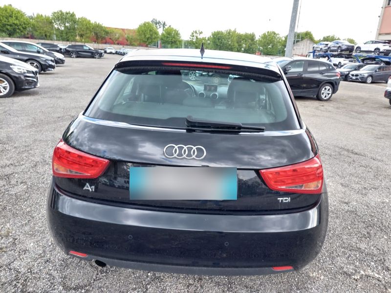 Audi A1 Sportback 1.6 TDI Attraction 2015 – снимка 4