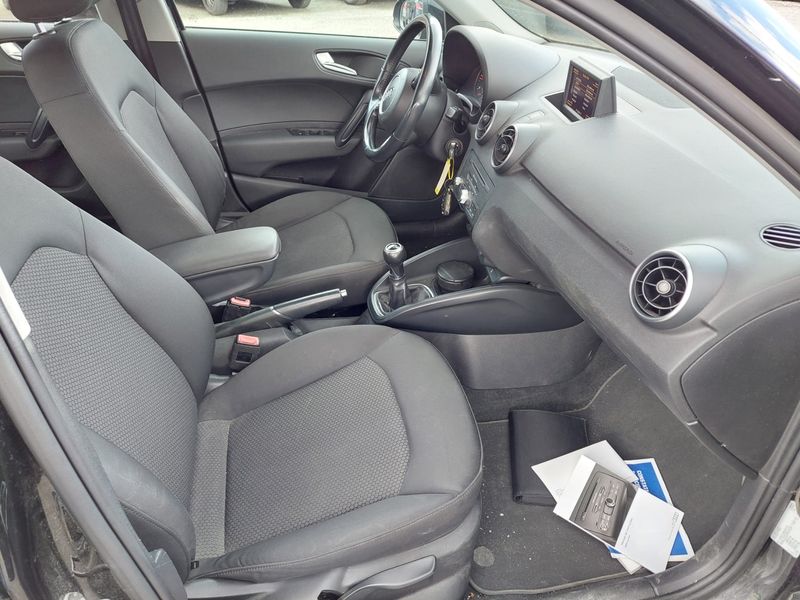 Audi A1 Sportback 1.6 TDI Attraction 2015 – снимка 10