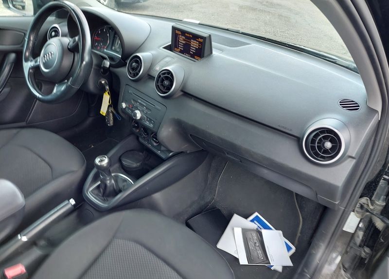 Audi A1 Sportback 1.6 TDI Attraction 2015 – снимка 11