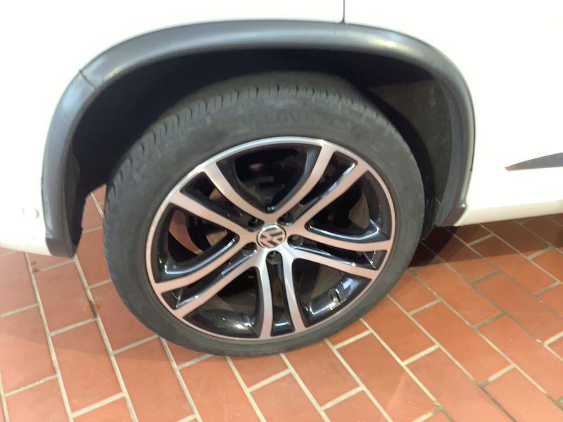 Volkswagen Tiguan 2.0 TDI CityScape 4Motion BlueMotion Tech 2015 – снимка 9