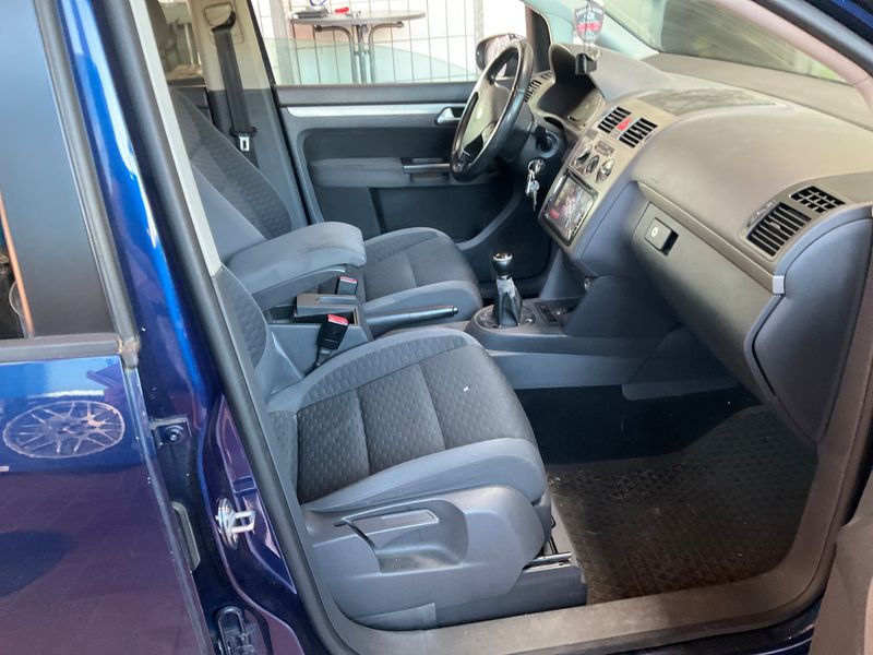 Volkswagen Touran 2.0 TDI Trendline 2010 – снимка 3