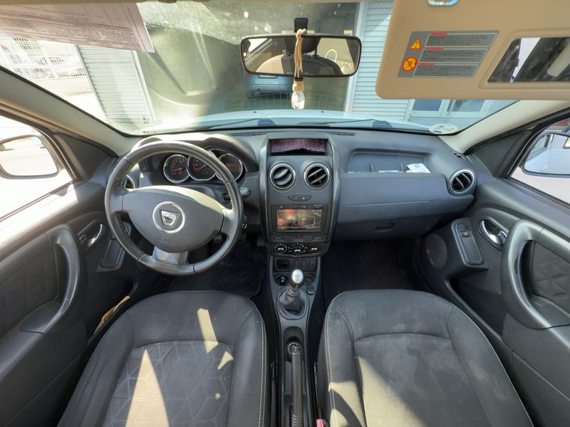 Dacia Duster 1.5 dCi Laureate 4x2 2014 – снимка 17