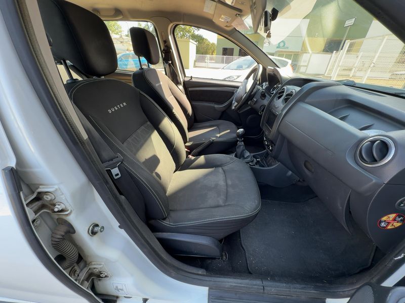 Dacia Duster 1.5 dCi Laureate 4x2 2014 – снимка 16