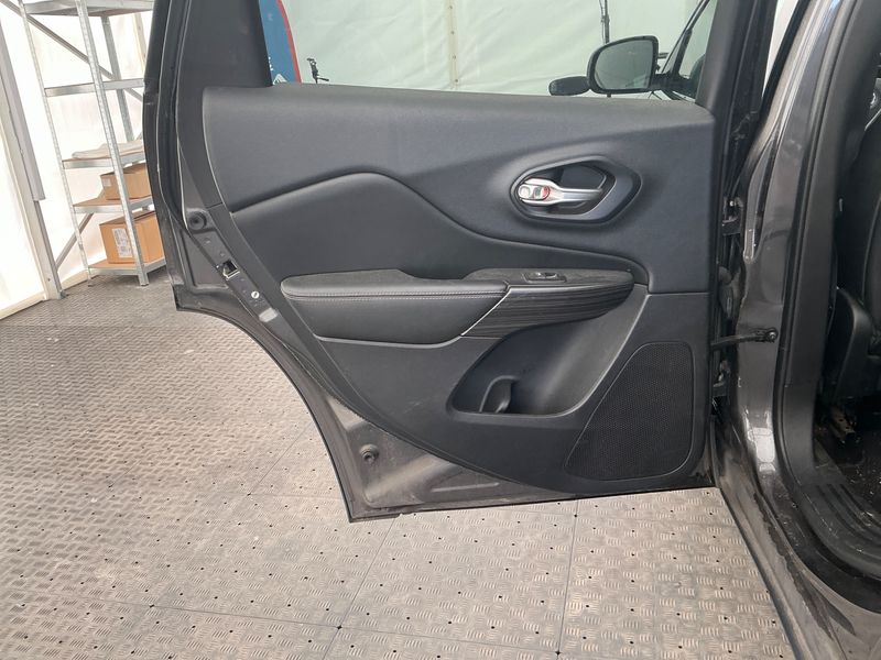 Jeep Cherokee 2.2 M-Jet Limited 4WD 2015 – снимка 38